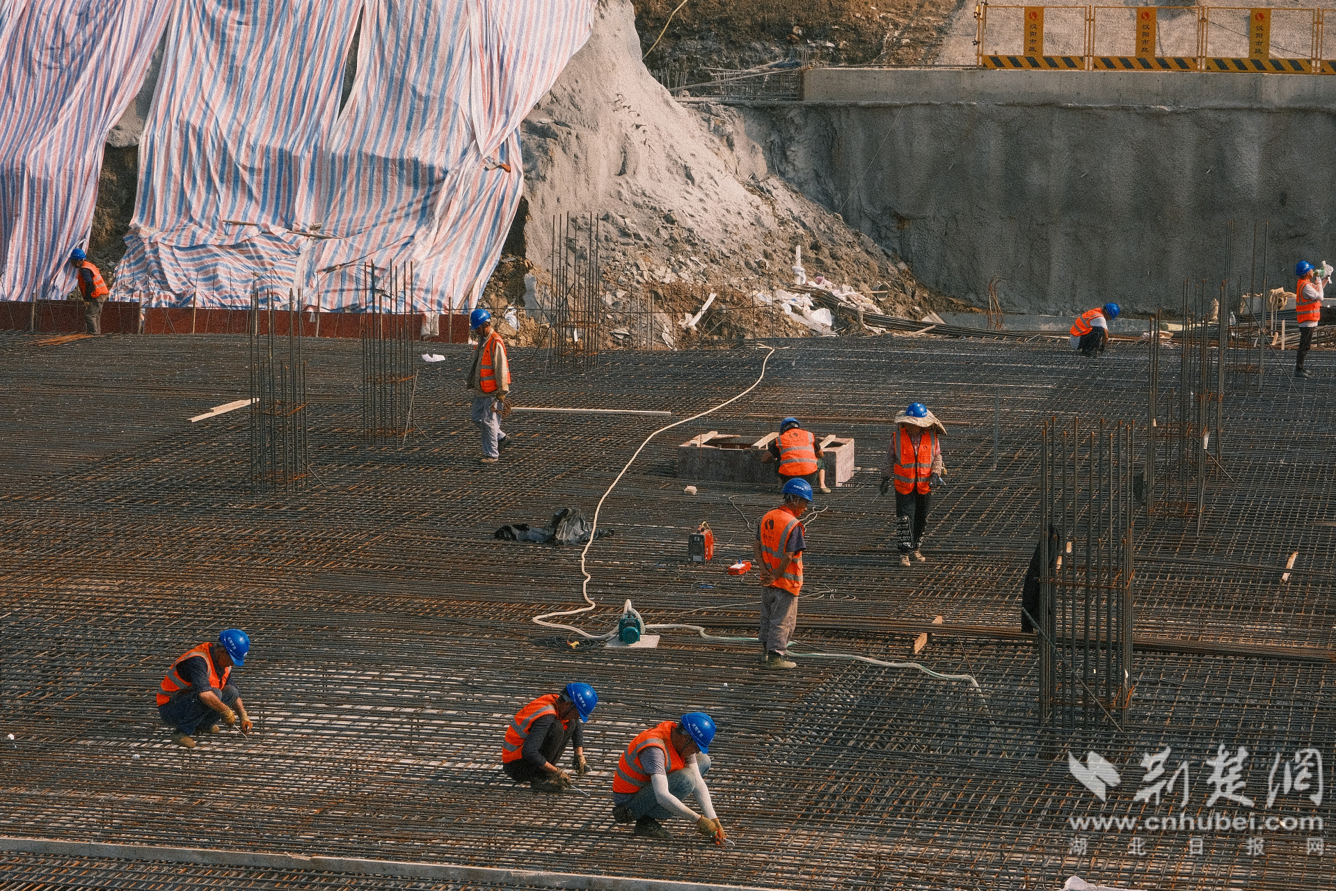 重安全保质量 武汉市金银湖小学扩建项目建设正酣