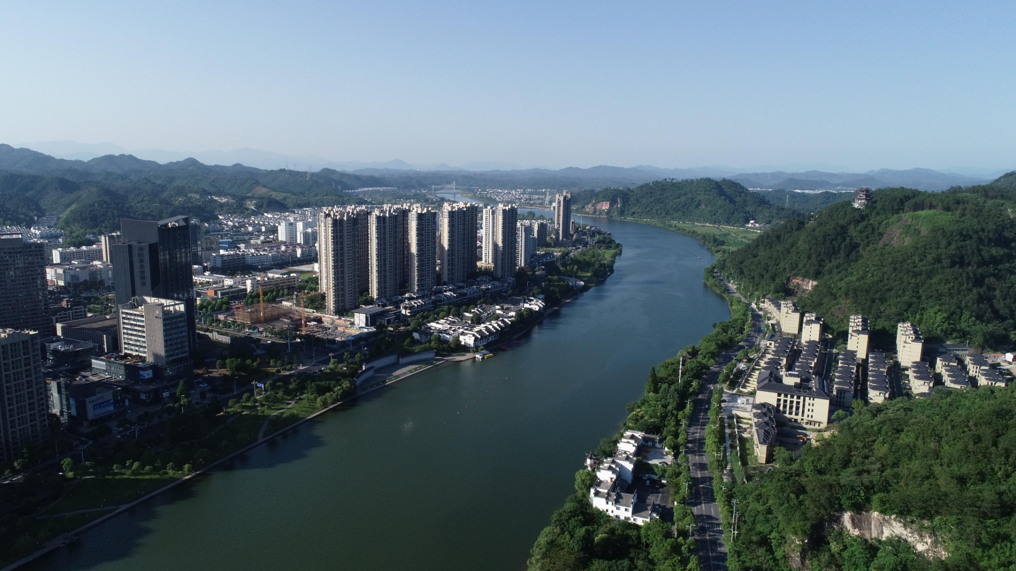 山水秀丽的新屯溪