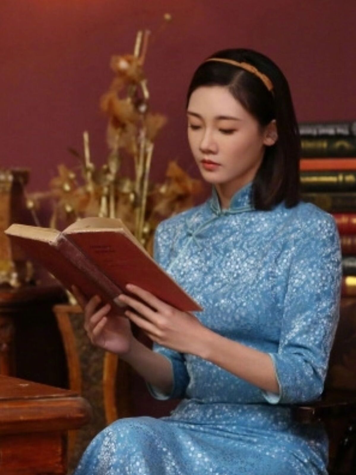 苗苗穿旗袍原来这么美,皮肤紧致惹人羡,曼妙身材更吸睛