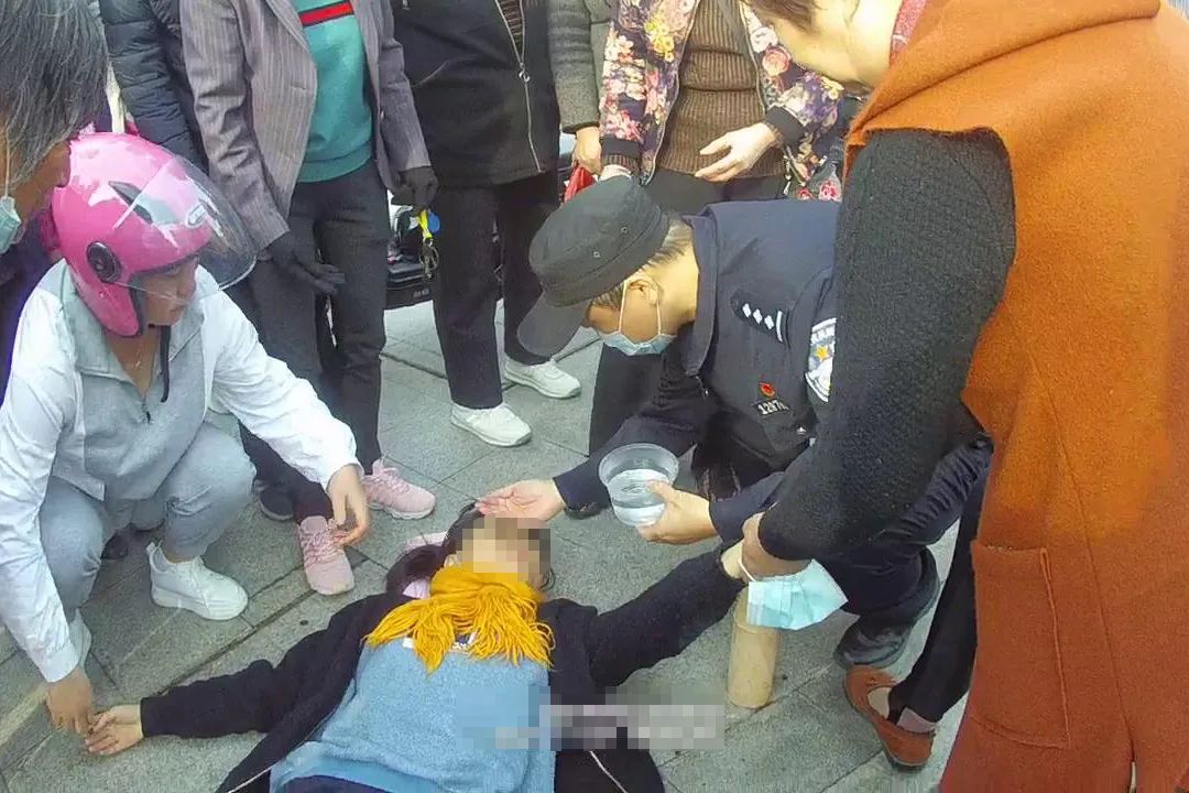 姜堰女子突然倒下……面色苍白