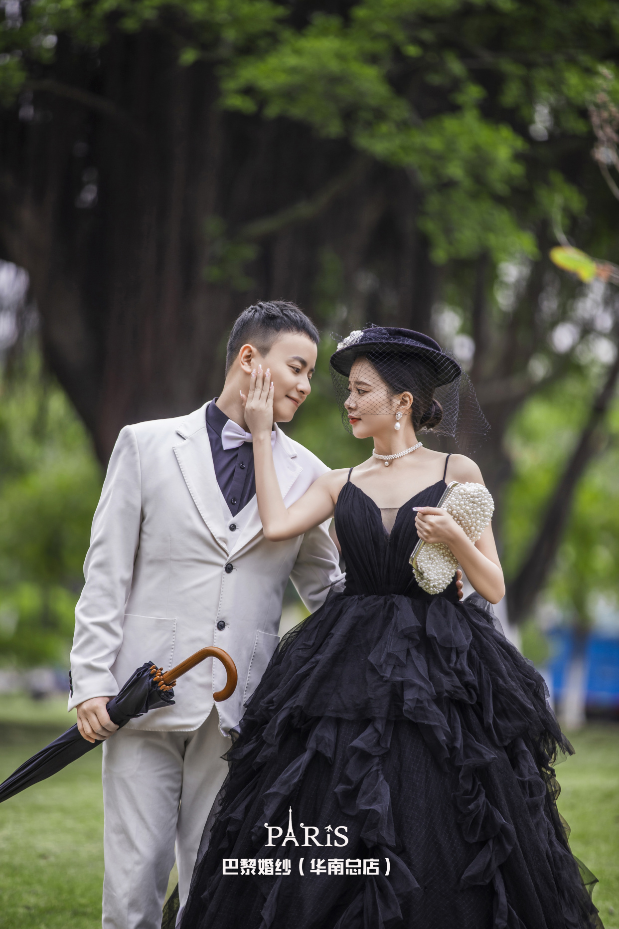 广州客片分享|绝不能错过的黑纱草坪婚纱照