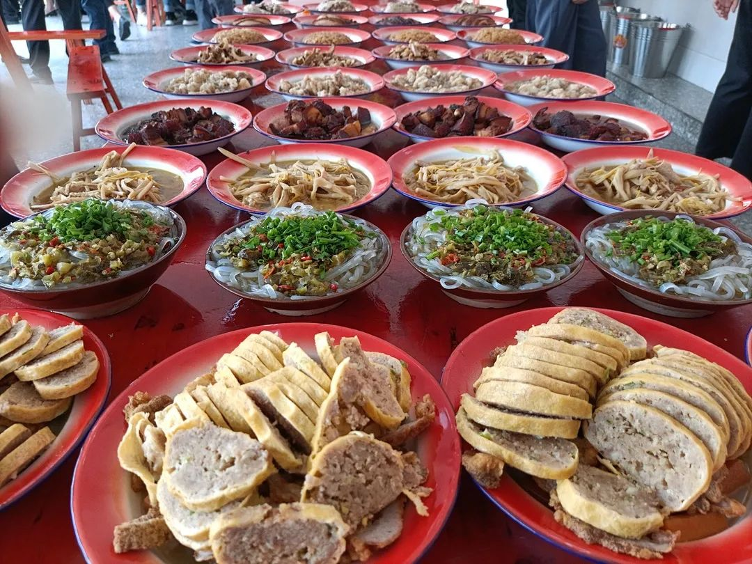 来越西吃九大碗