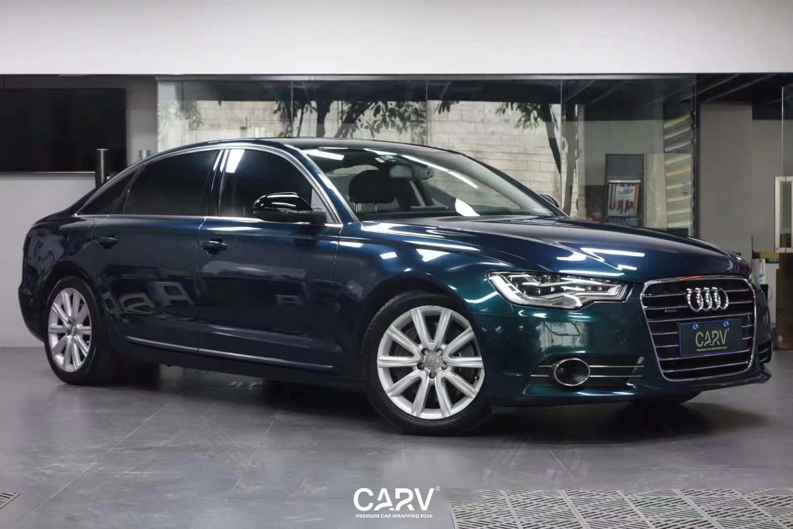 奥迪a6卡孚改色膜白金暗影绿,高调夺目