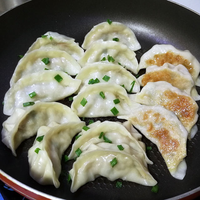 鲜肉包菜煎饺,比水饺还受欢迎