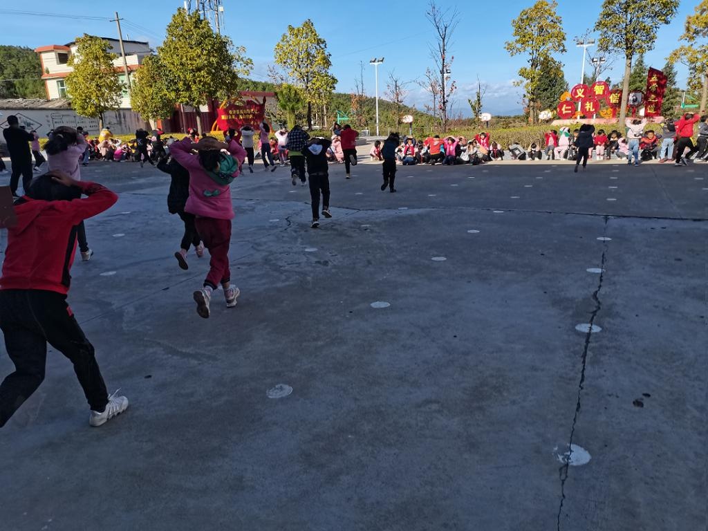 元谋县花同小学多措并举 筑牢校园防震减灾防火墙