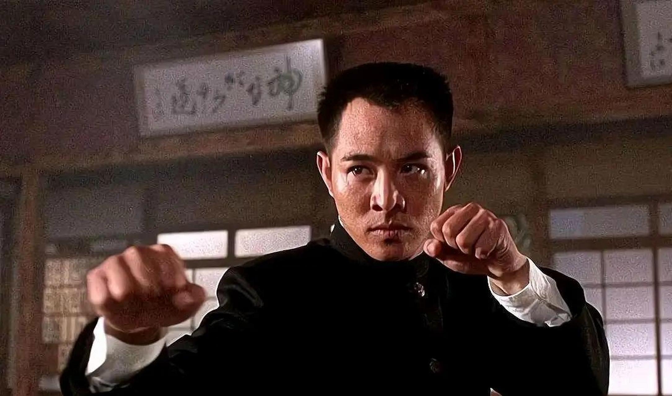 1994年,李连杰被日本记者质问:"中国对外宣称南京大屠杀死亡人数30万