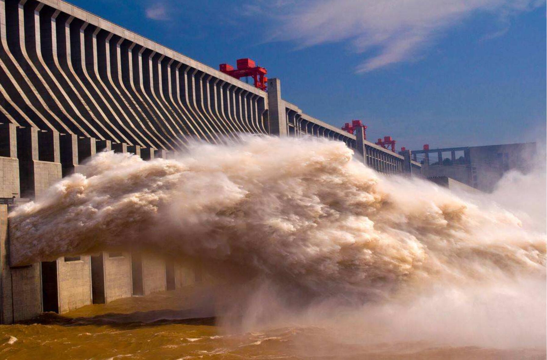 大坝遭炸毁,1.3亿立方洪水凶猛肆虐,21座城市遭大水吞没