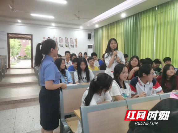 祁东检察进校园讲授禁毒法治课