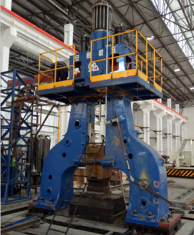 锻压锤近期安装的自由锻电液锤设备包括:2吨和3吨全液压单臂自由锻锤