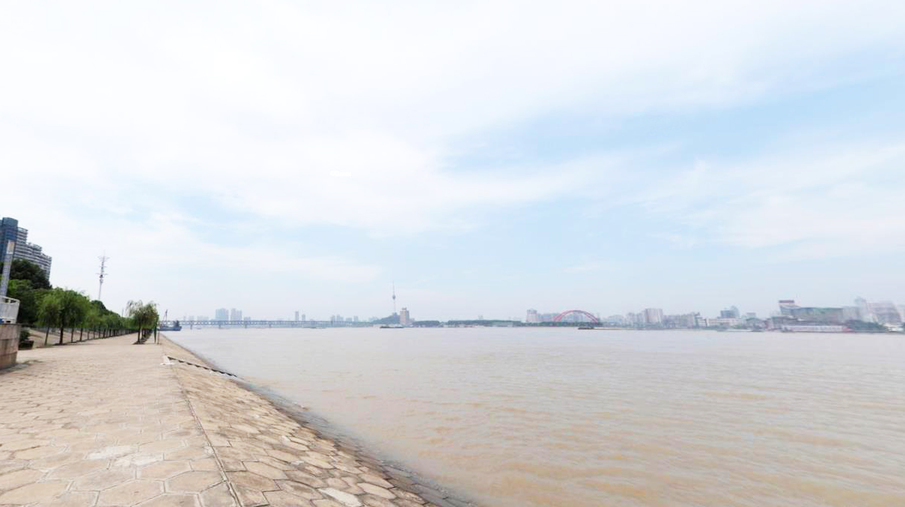 五一游湖北,武汉长江边有座壮阔的观景台,鸟瞰江景的好地方