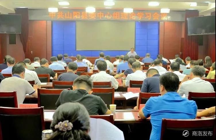 张国瑜主持召开县委中心组理论学习会议