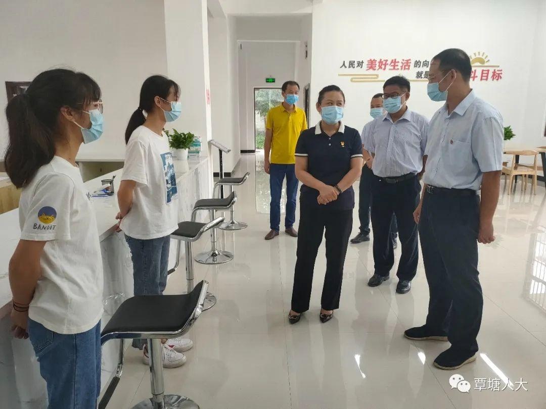 市人大常委会副主任刘新玲到黄练镇调研工作