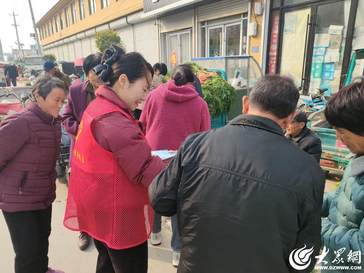 金乡县马庙镇开展医保政策宣传进"黄河大集"活动