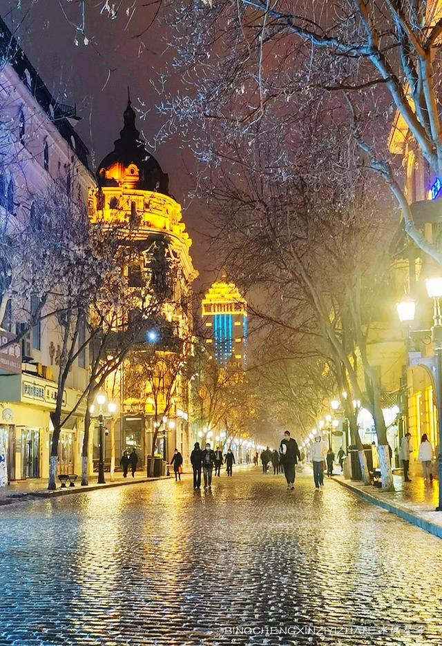 今晚雪雨中的哈尔滨中央大街