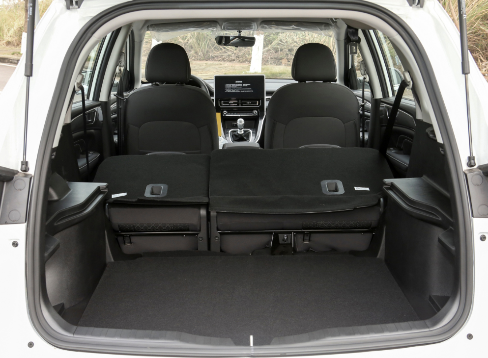 哈弗m6后备箱开关在哪里?