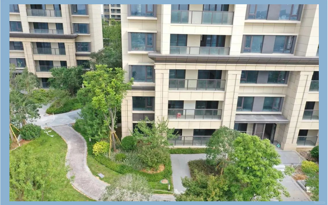 蓝光雍锦湾楼盘交付延期,众多业主期待早日入住新房