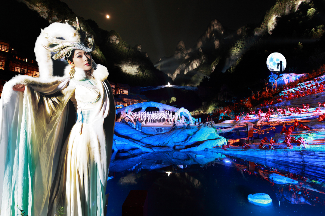 张家界:"狐仙"将游客迷恋在天门山下