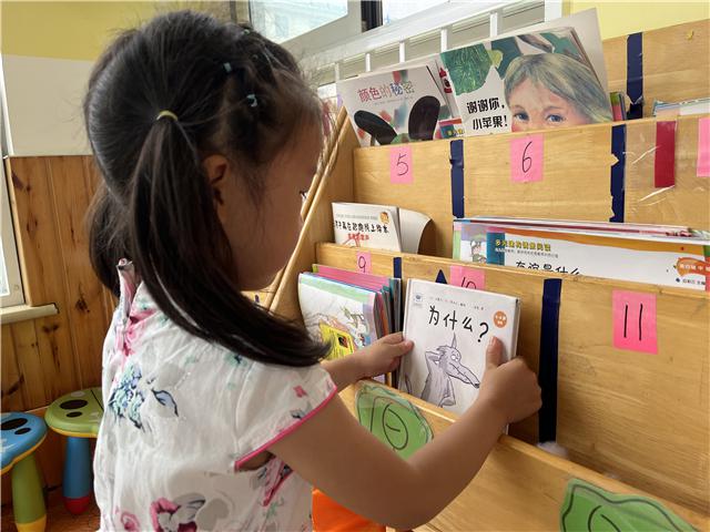 文登區秀山實驗幼兒園開展誠信圖書漂流活動