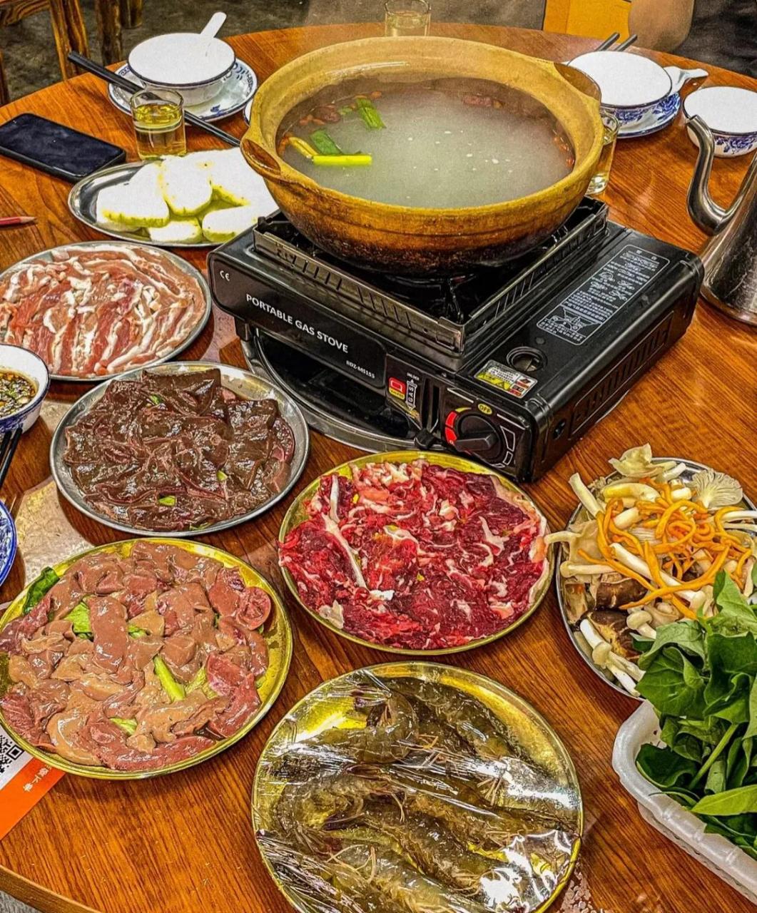 图一,广州人宵夜. 图二,长沙人宵夜. 图三,武汉人宵夜.