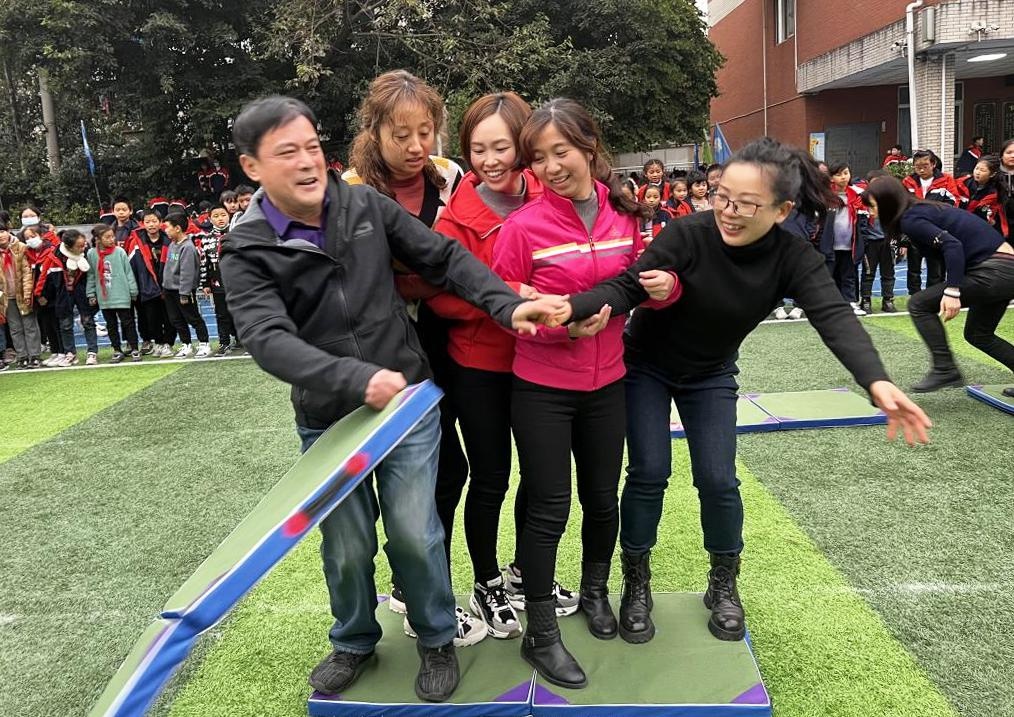 九龙坡区玉清寺小学工会举办职工趣味运动会