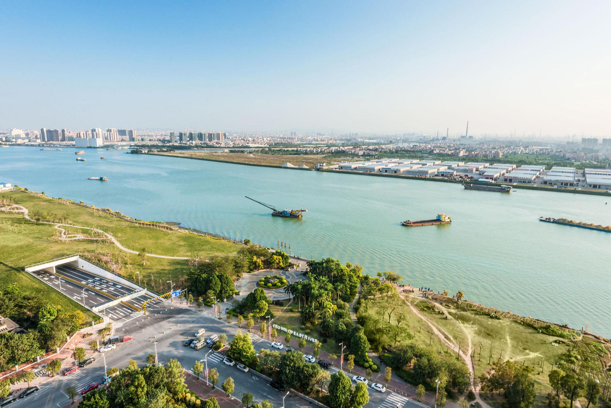 城际奢居新体验,广州新塘奢享温馨月途时光,悠居东江赏平川千里