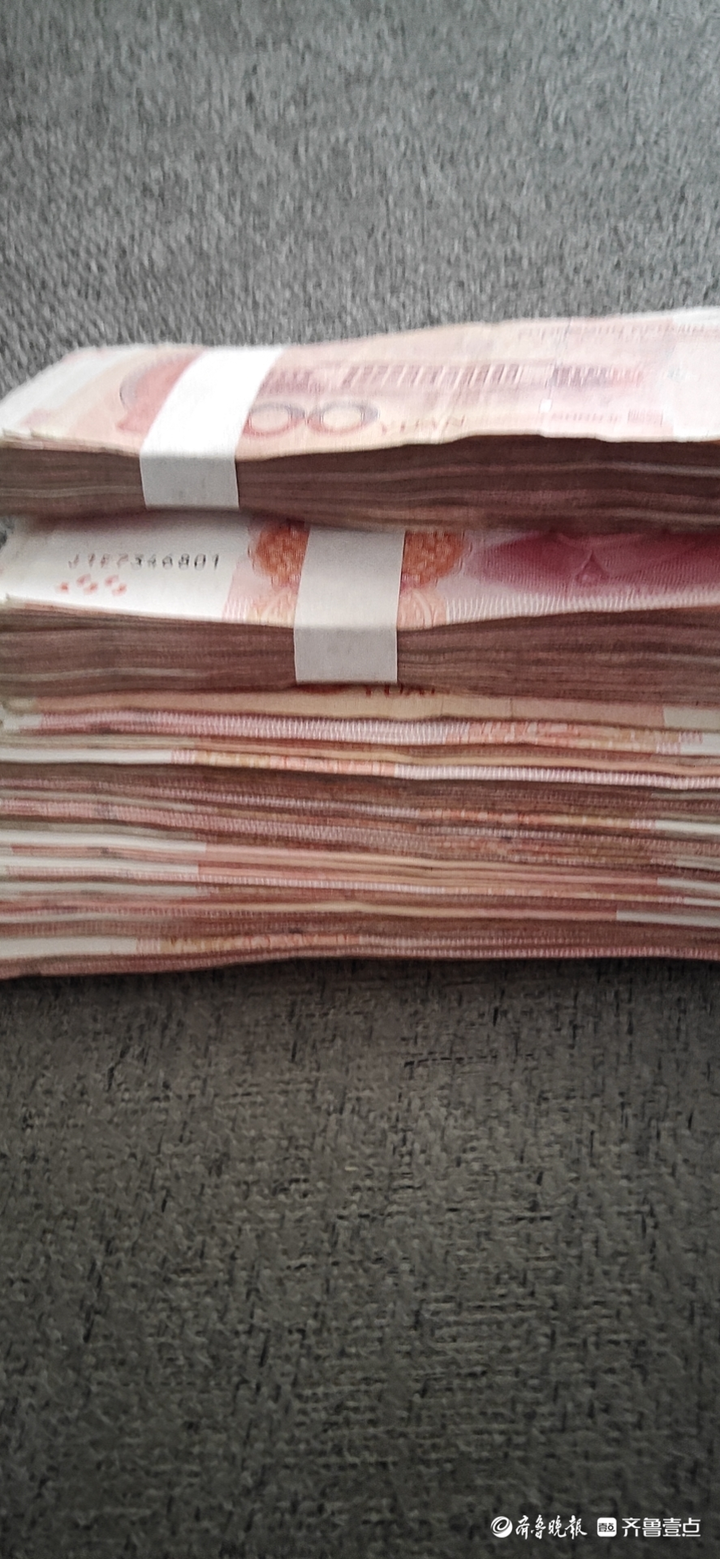 找记者 上壹点|公交车上捡到三万元现金,枣庄大姨这样做