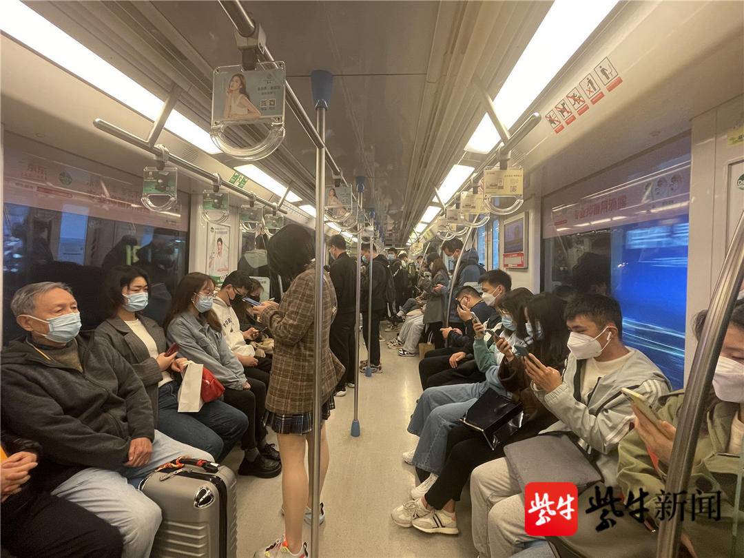 时隔14天,南京上班族重新感受到地铁的飞驰