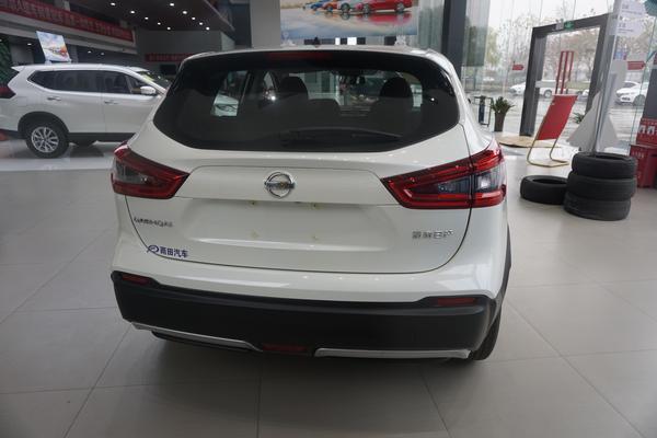 到店实拍2021款日产逍客!白色车身很洋气,360度全景影像