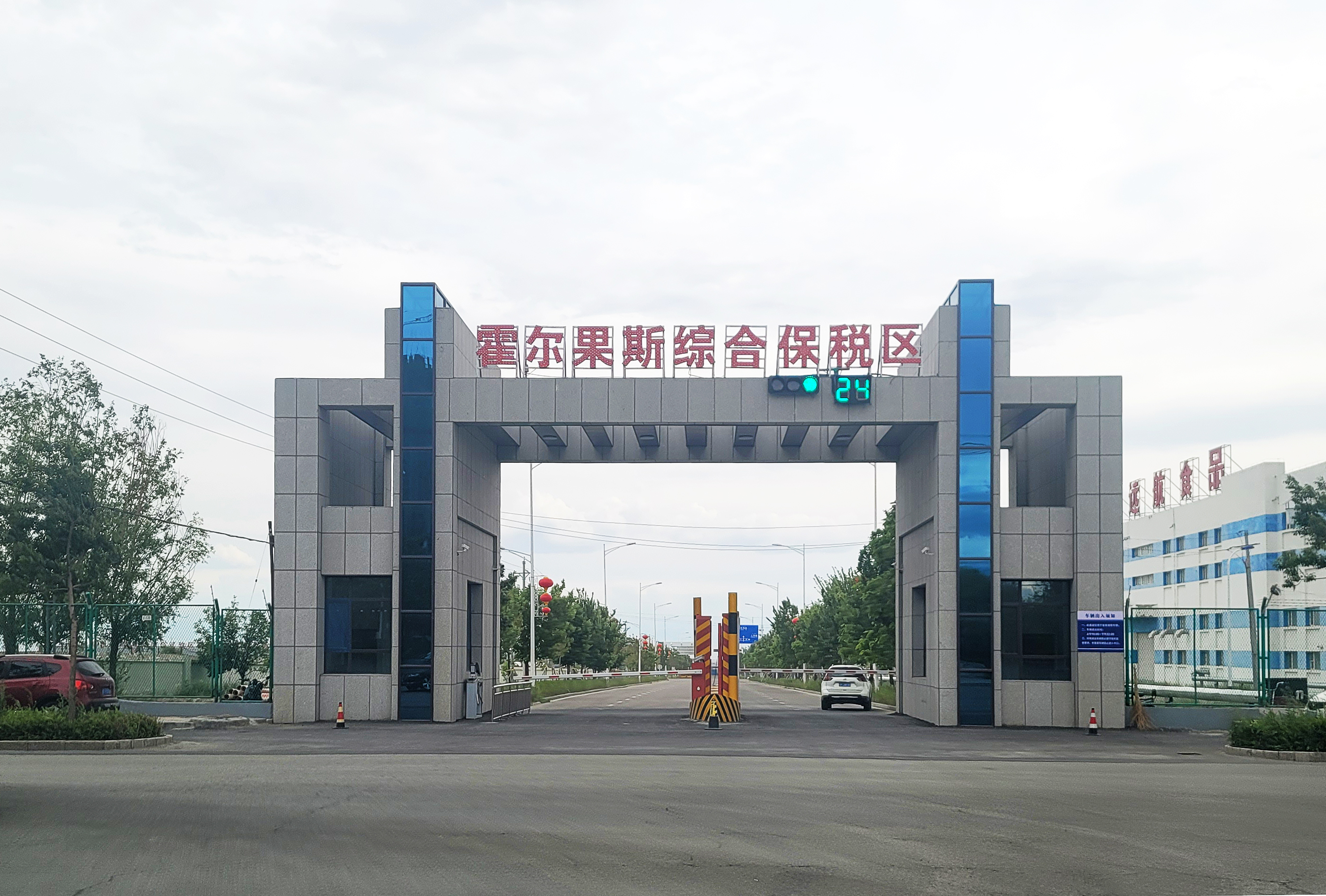 国赫通代理一批新能源车经霍尔果斯口岸出口至中亚