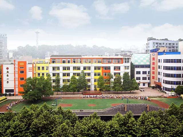 重庆一学校改名,惹怒小区业主,教委解释其中缘由
