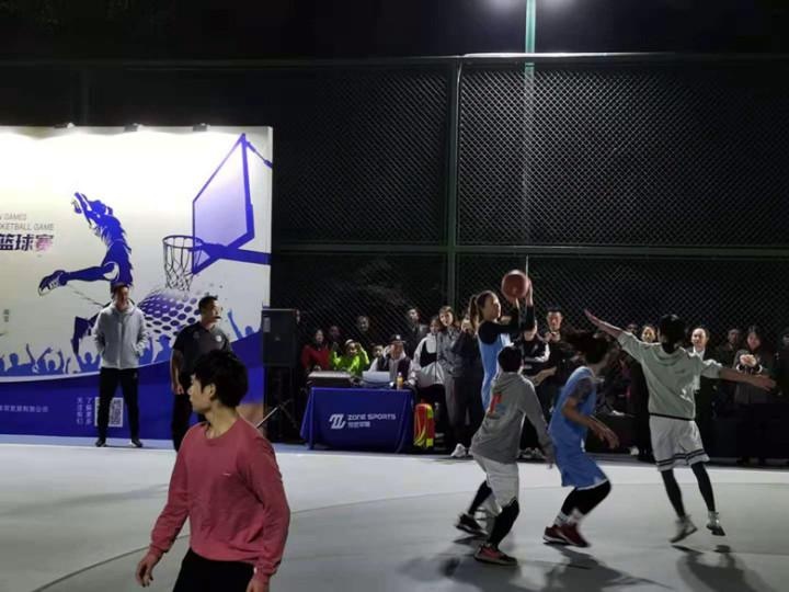 闸弄口街道篮球场升级了!郑武体育公园昨天开园