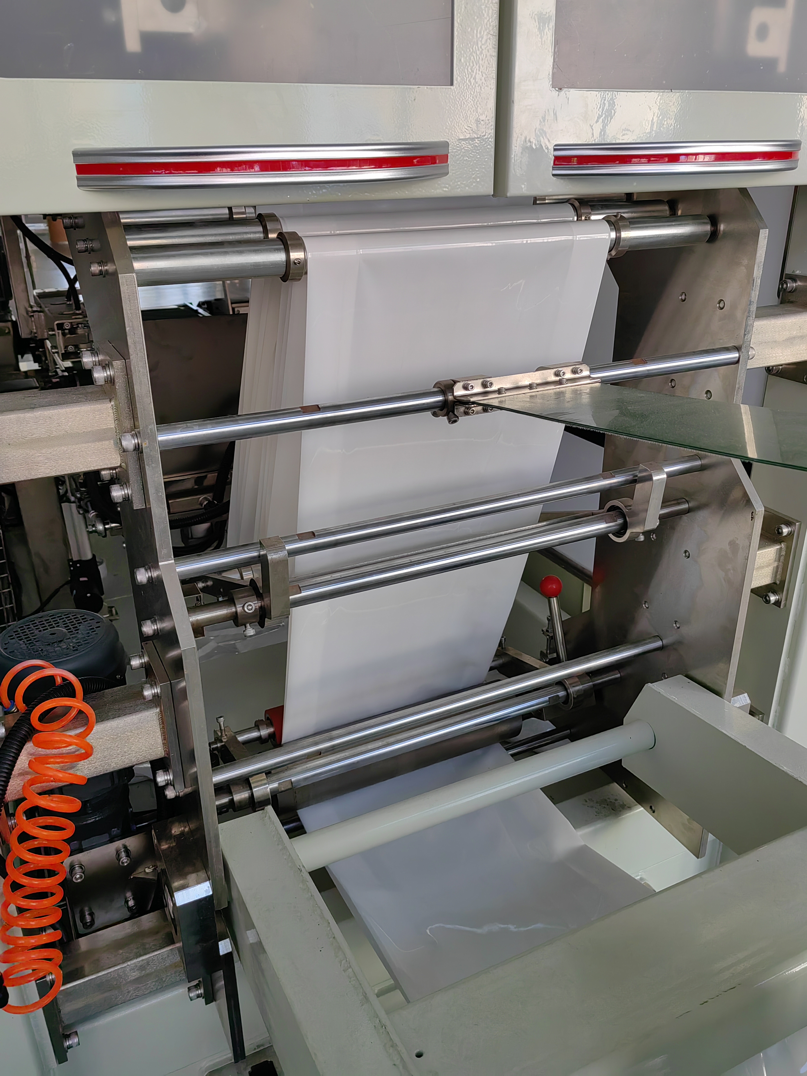 什么是ffs重膜包装机?ffs重包装膜制袋装袋包装机的优势有哪些?