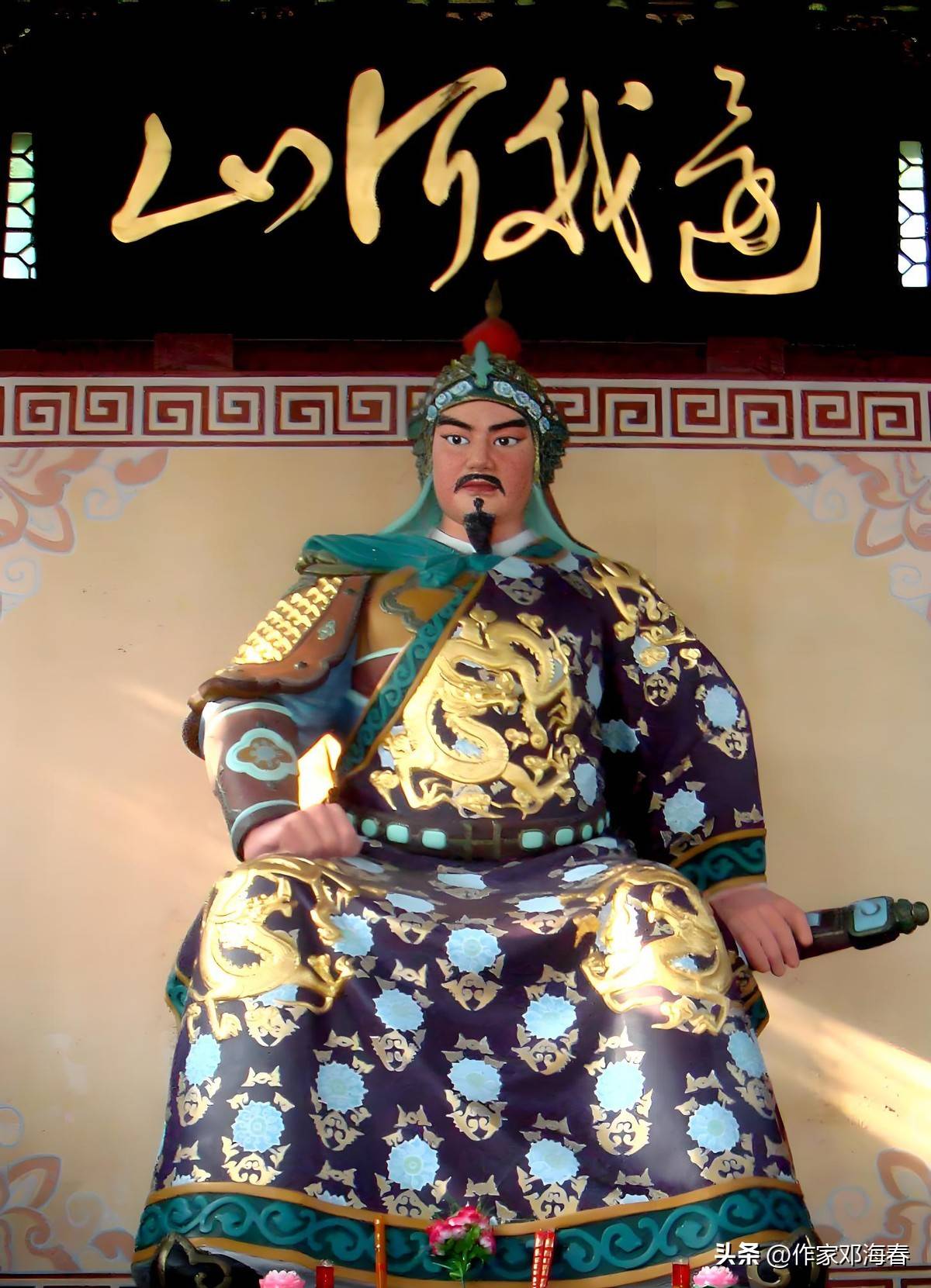 粉底液将军引爆争议何润东翻红背后男性气质在坍塌还是重构?