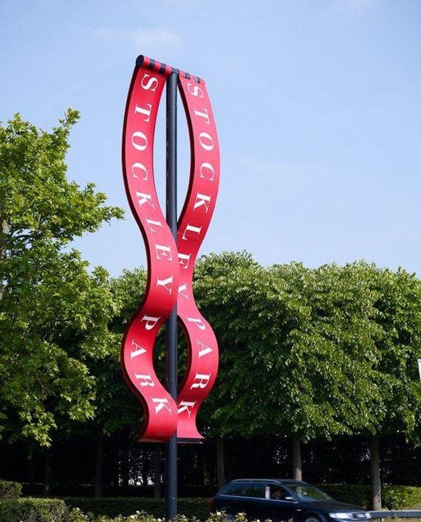 精神堡垒导向牌户外停车场小区指示牌立式指路牌乡村牌广告牌