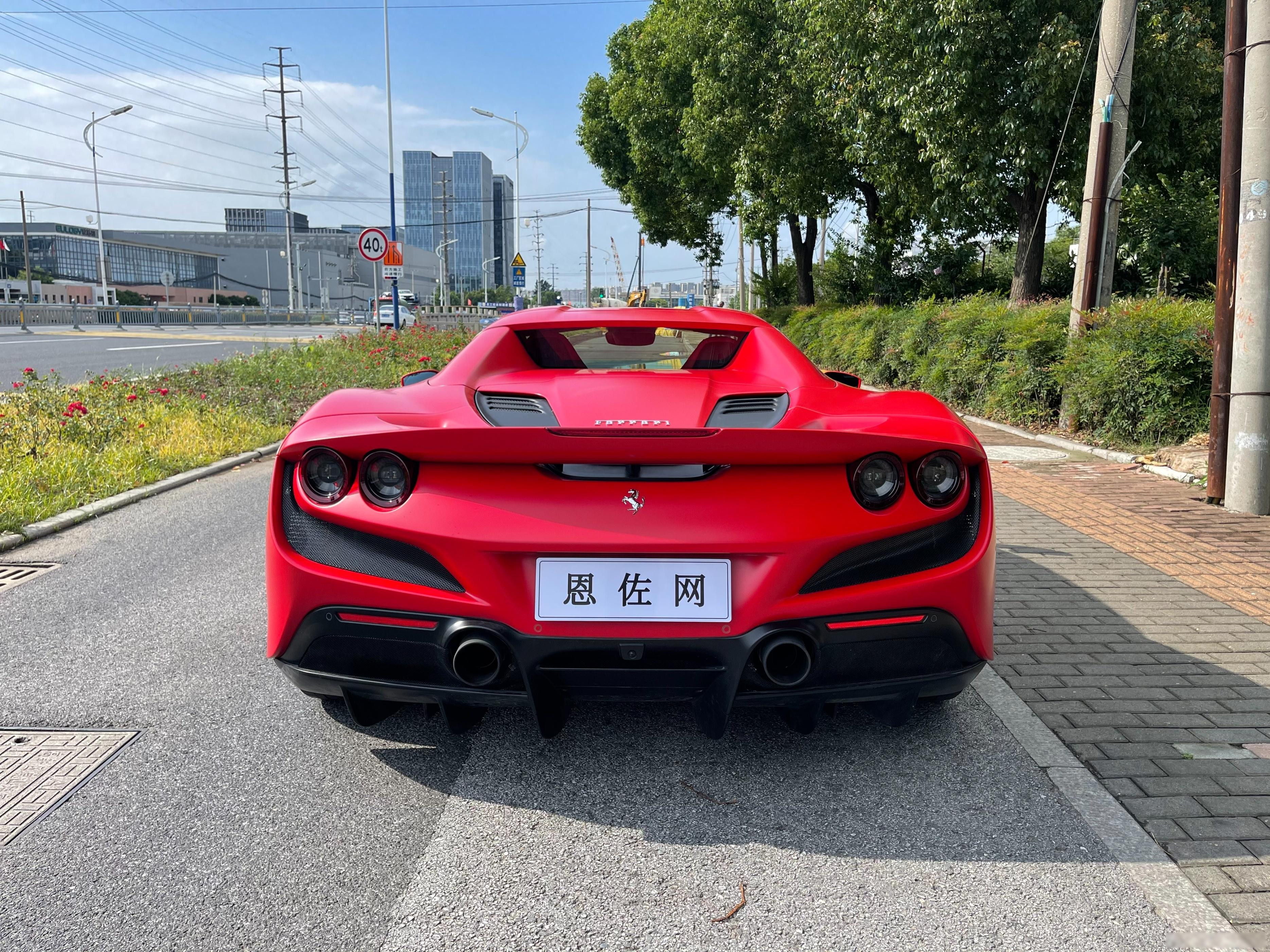 刚送走顶配的911,转头拿下一台法拉利f8 spider,超跑确实不一样