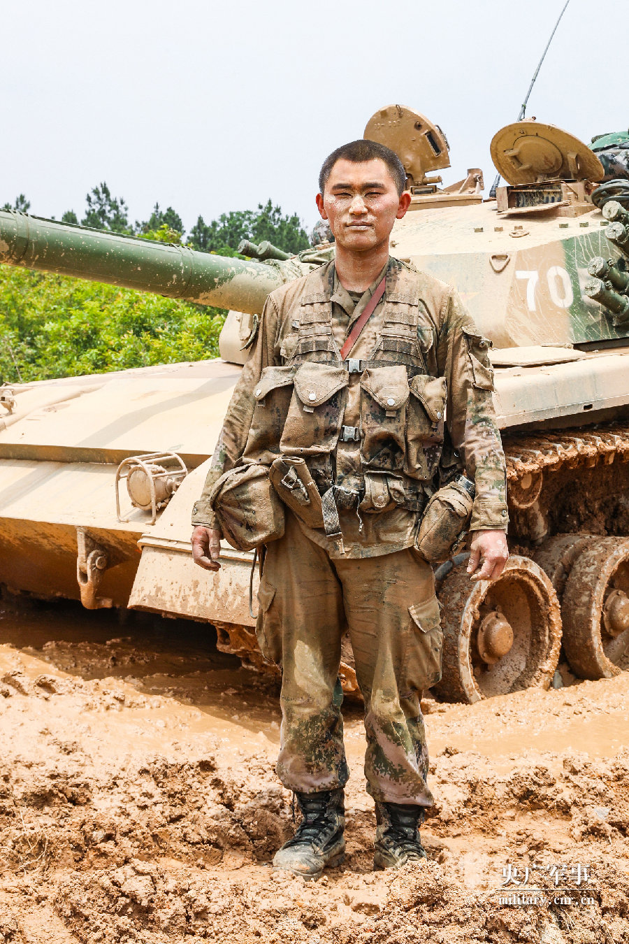 装甲兵:泥水和着汗水,是青春最美的样子