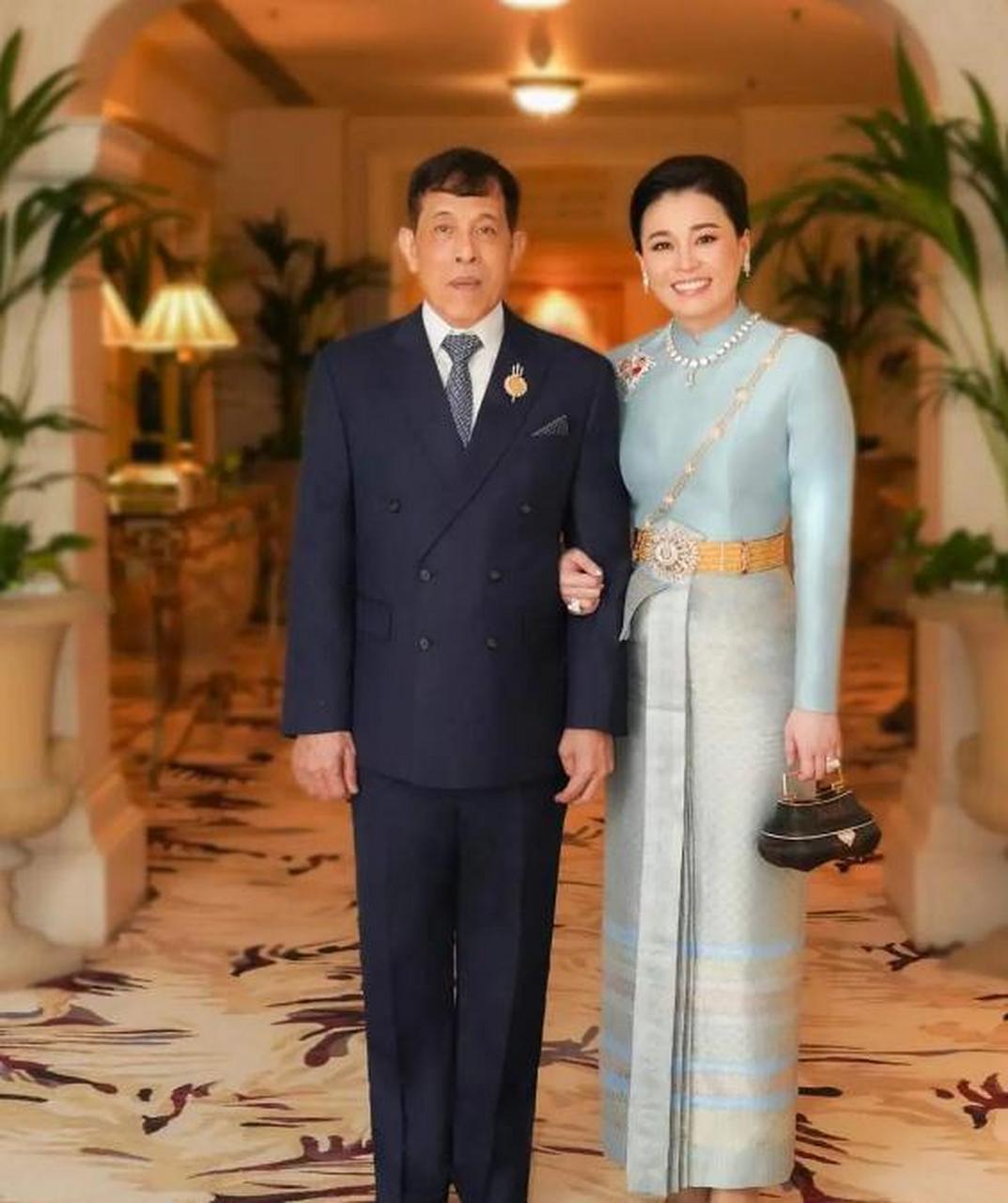 近来家事一直不太平的泰国国王哇集拉隆功和王后苏提达,也来英国参加