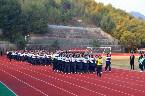 喜迎亚运 活力迎新——於潜中学举行迎新跑操,跳绳团体比赛