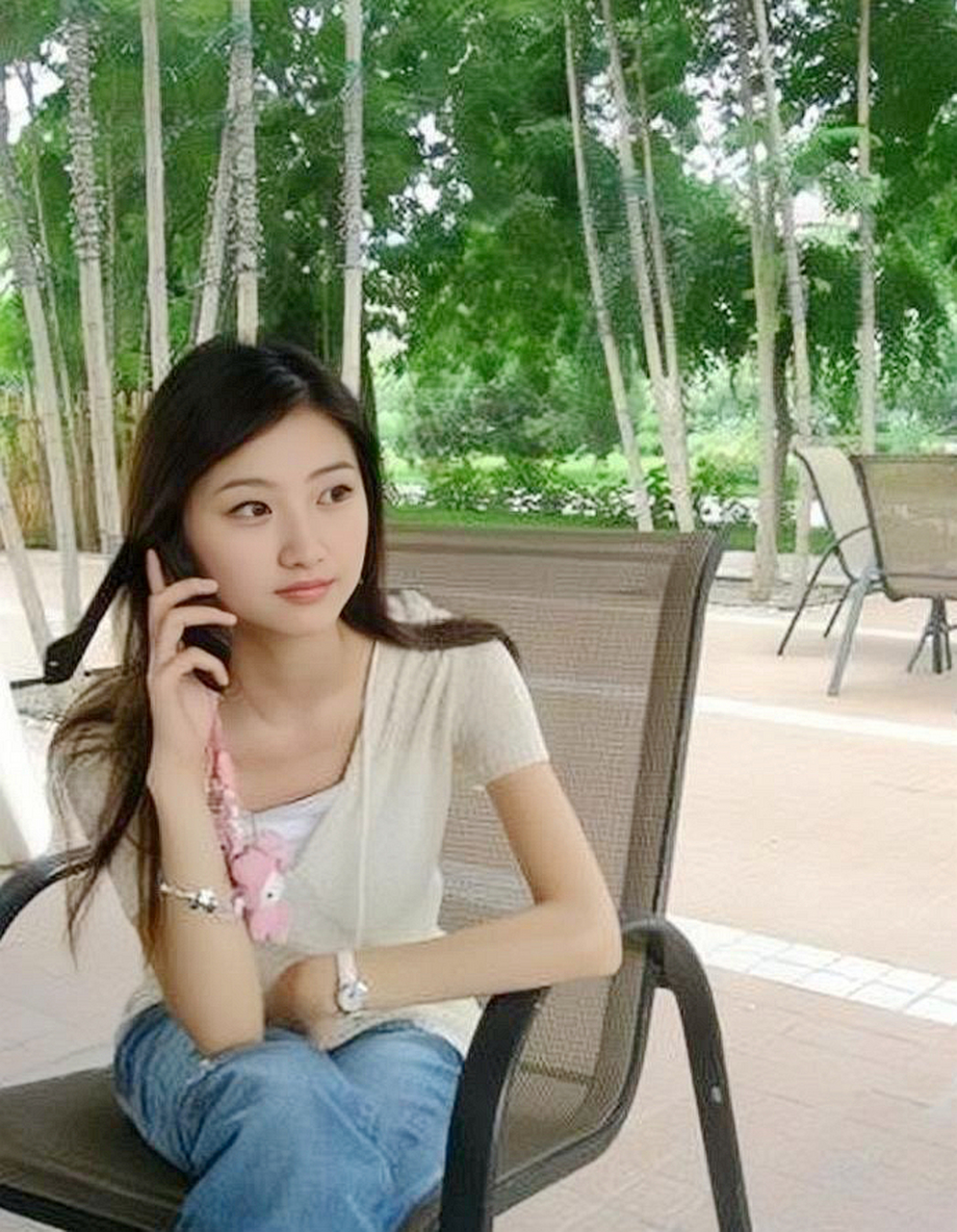 景甜早年的老照片,有一种清澈灵动的气息,说不出的温柔可人.