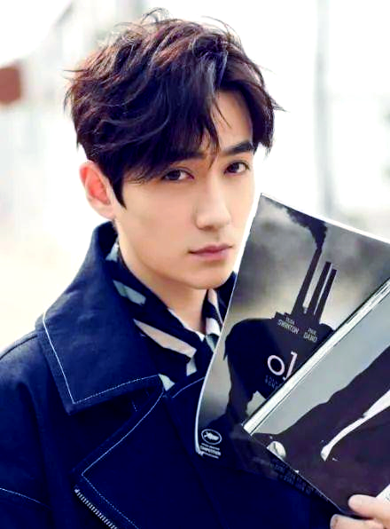 男生瘦长脸适合什么发型?从明星看答案