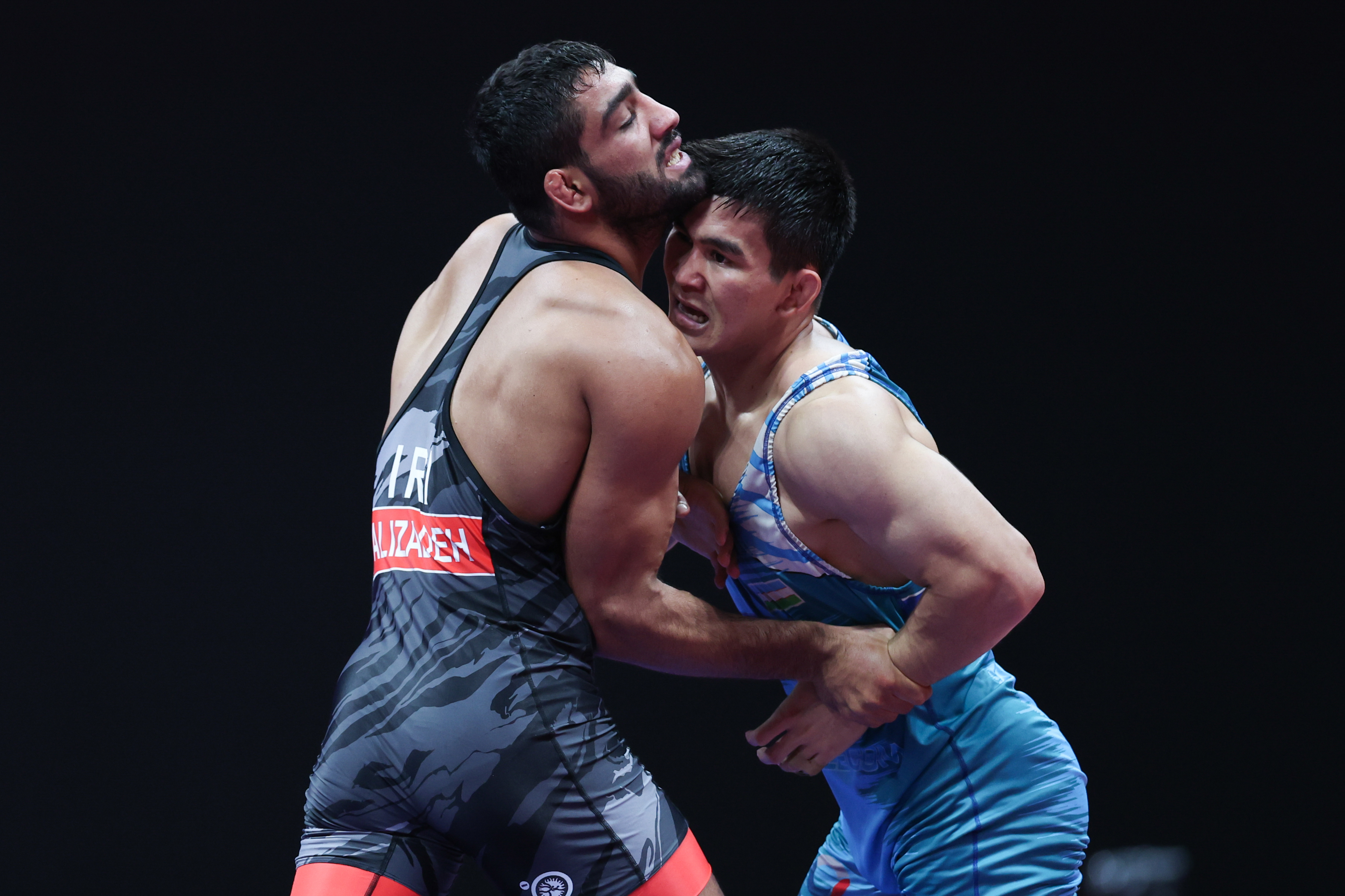 摔跤——男子古典式87公斤级决赛:乌兹别克斯坦队选手贾尔加斯拜·别