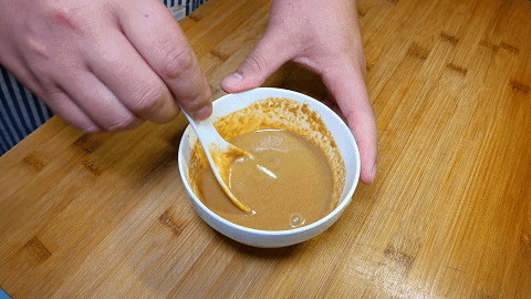 天气一热就馋凉面,教你在家做麻酱凉面,味道浓郁,清爽开胃