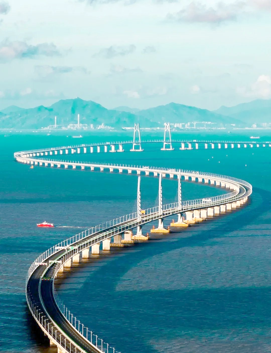 港珠澳大桥,这座横跨中国香港,广东珠海与中国澳门三地的桥隧工程