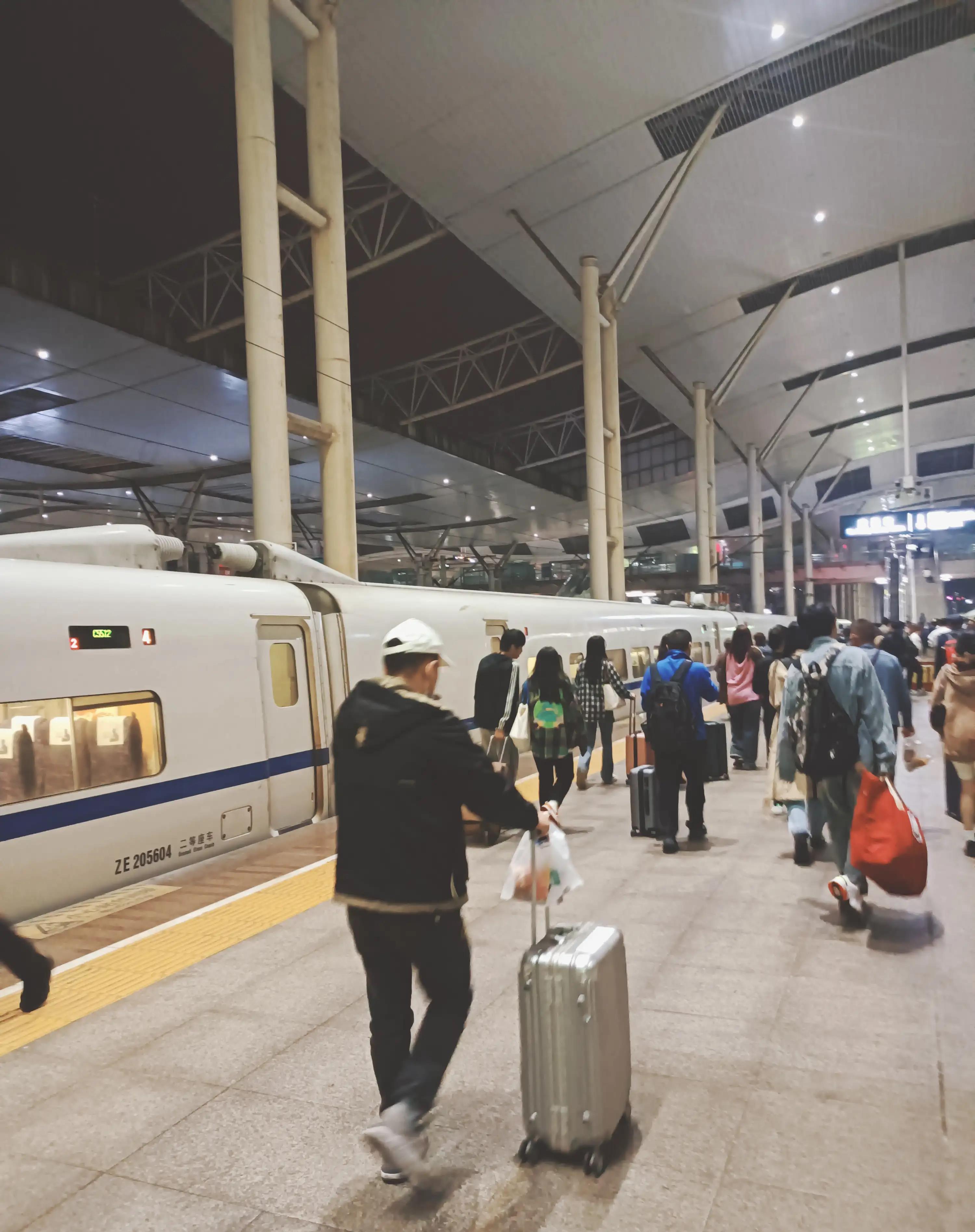 从深圳东没有买到z230火车的硬座及卧铺票,只好买了站票 本想买