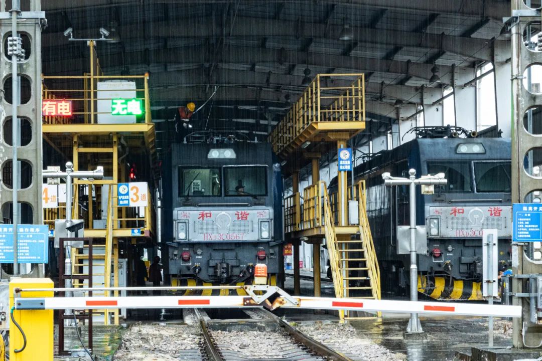 福州机务段筑牢防洪防汛"安全墙"