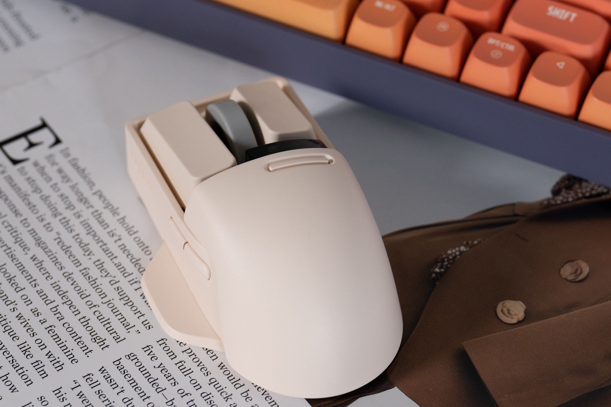 出彩的科技感设计——洛斐小翘三模无线鼠标