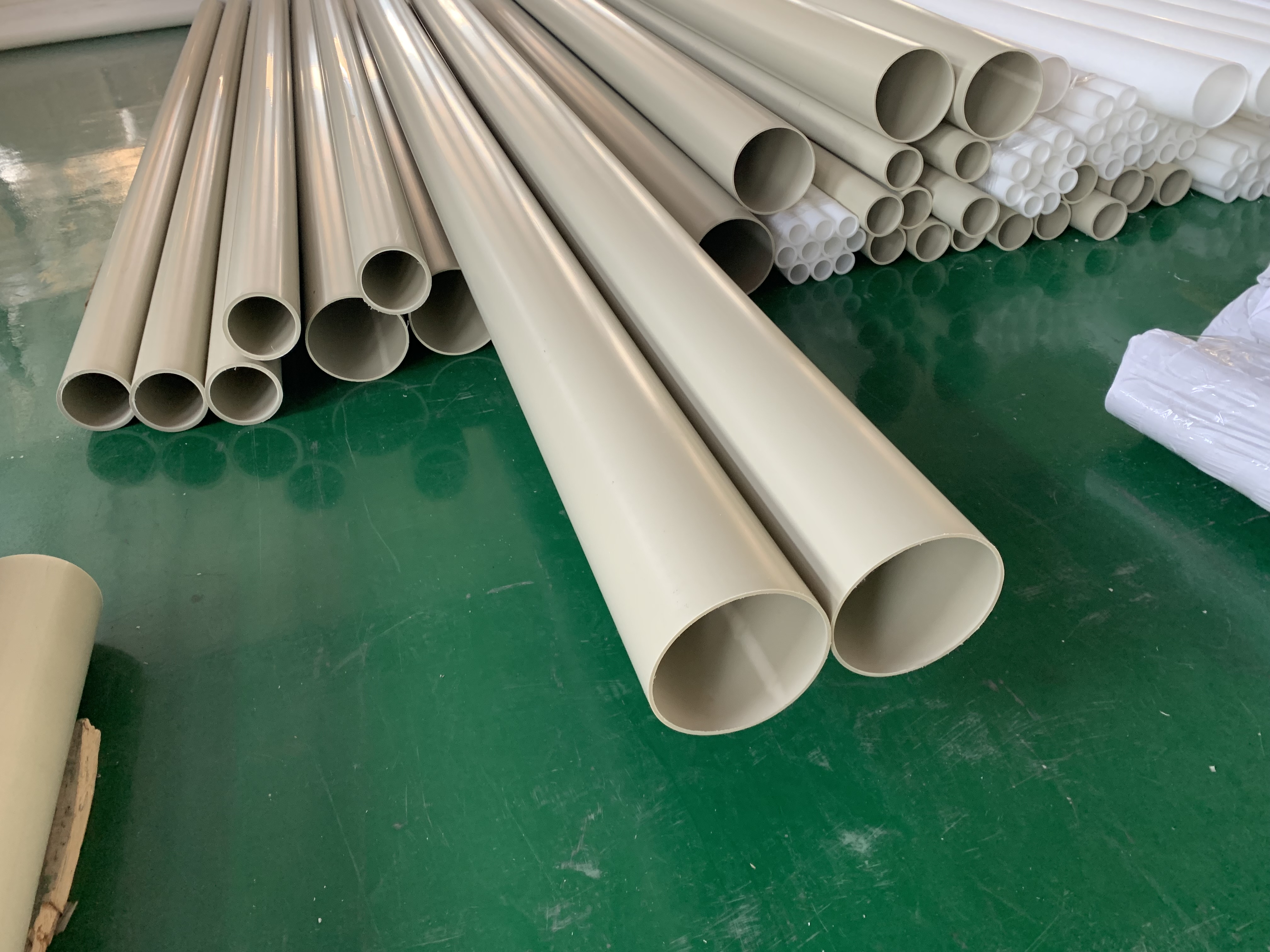 pph管从上往下摆放