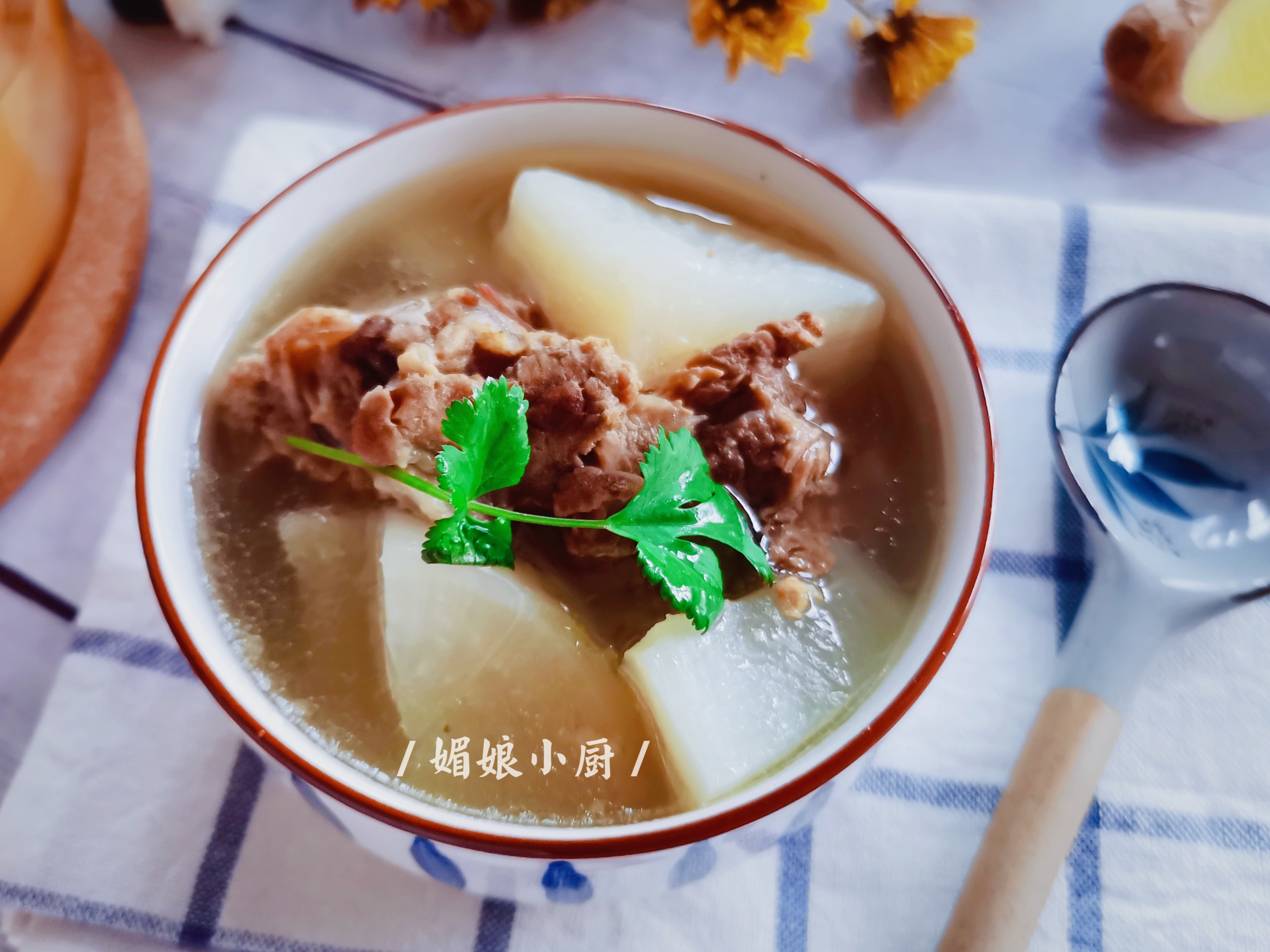 猪骨萝卜汤想炖得好喝,记住2个秘诀,多加猪骨少加水,慢火久煨