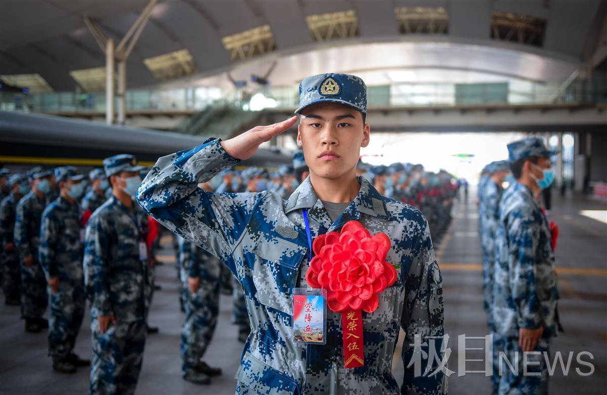 跑步上车!今年下半年首批湖北预定新兵踏上征程,大学生比例超九成