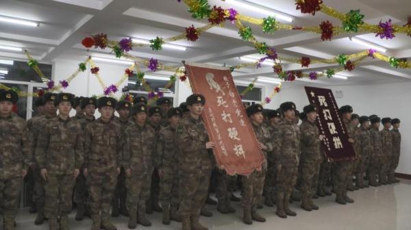 "白老虎连"官兵连线致敬英雄前辈 虎年扬虎威